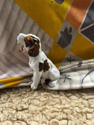 Figura de porcelana de perro