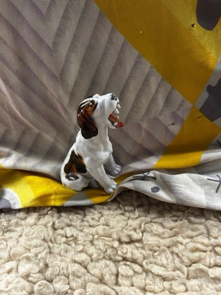 Figura de porcelana de perro