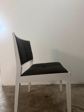 Silla Andreu World Negra y Blanca
