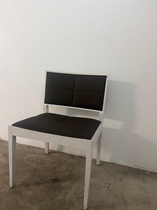 Silla Andreu World Negra y Blanca
