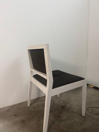 Silla Andreu World Negra y Blanca