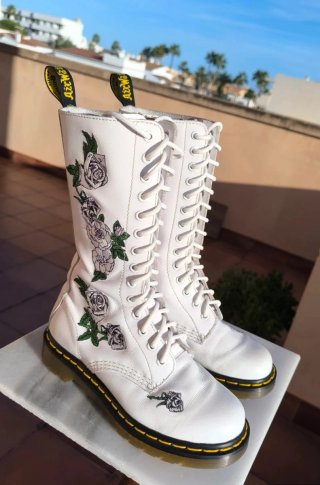 Botas Dr. Martens 14 agujeros blanco bordado n 37