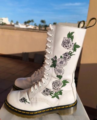 Botas Dr. Martens 14 agujeros blanco bordado n 37