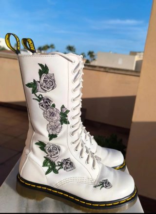 Botas Dr. Martens 14 agujeros blanco bordado n 37