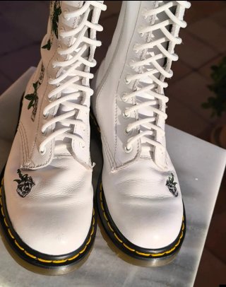 Botas Dr. Martens 14 agujeros blanco bordado n 37