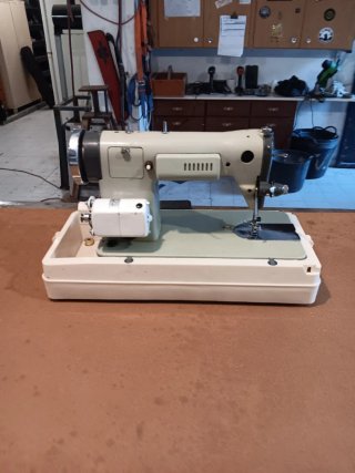 Máquina de coser antigua
