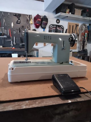 Máquina de coser antigua
