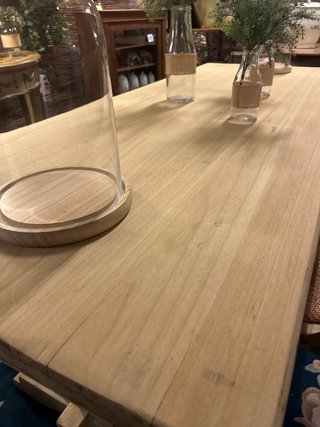 Mesa de comedor antigua