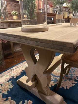 Mesa de comedor antigua