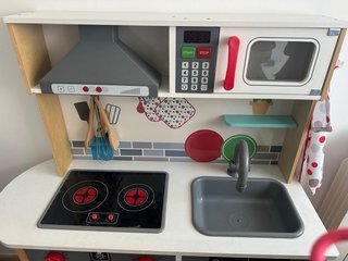 Cocina de juguete para niños con utensilios
