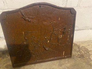 Placca decorativa in ghisa con uccelli 1900