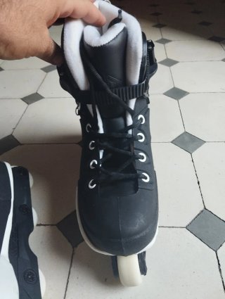 Patines agresivos negros nuevos