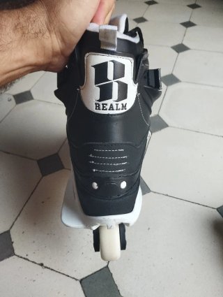 Patines agresivos negros nuevos