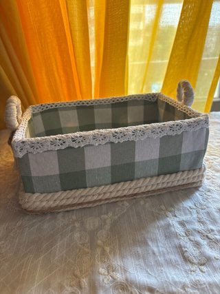 Cesta artesanal tela cuadros verde y beige