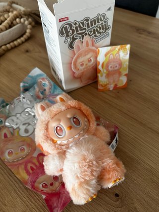 Labubu Big into Energy Pop Mart