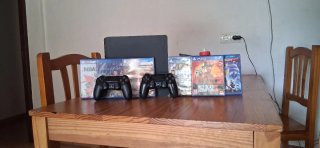 Consola PS4 + 6 Juegos + 2 Mandos