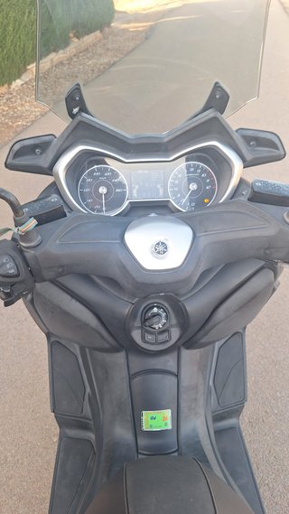 YAMAHA XMAX 125