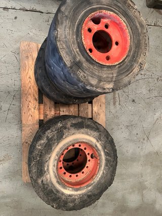 Rueda Vredestein 11.5/80-15.3 con llanta