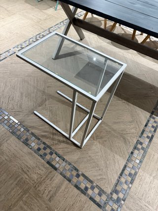 Mesa auxiliar cristal y metal