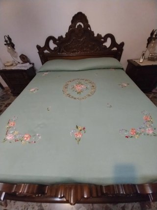 Copriletto matrimoniale ricamatoa mano in coton