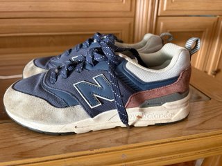 Zapatillas New Balance Beige y Azul