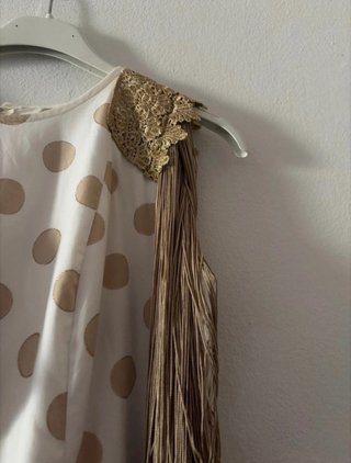 Traje de flamenca beige y dorado