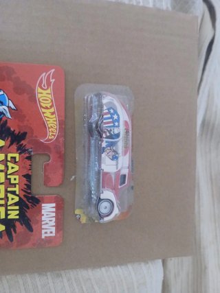 Hot Wheels Capitão América 38 Dodge Airflow