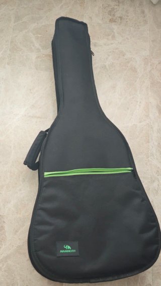 Guitarra Admira Española Clásica con funda, model