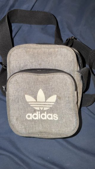 Riñonera Adidas Gris y Blanca