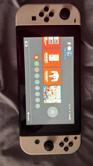 Nintendo Switch + 2 Joy-Cons