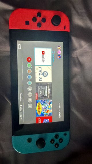Nintendo Switch + 2 Joy-Cons
