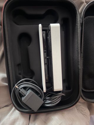 Nintendo Switch + 2 Joy-Cons
