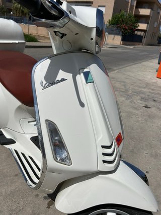 Vespa Primavera 2T Blanca