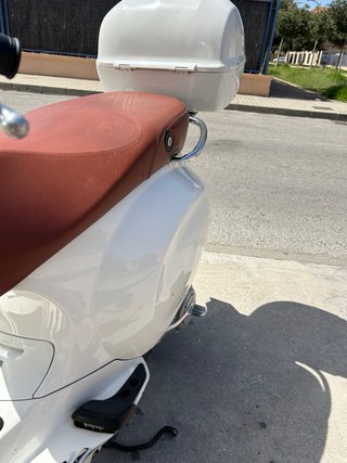 Vespa Primavera 2T Blanca