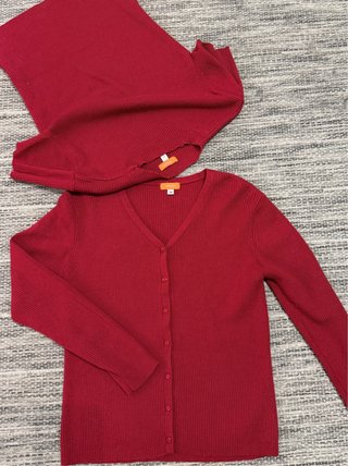 Conjunto blusa y cárdigan rojo