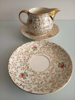 Cremera Villeroy Mettlach y 2 platos