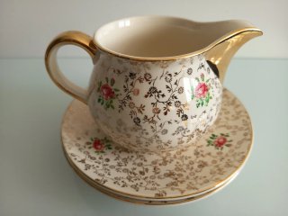 Cremera Villeroy Mettlach y 2 platos