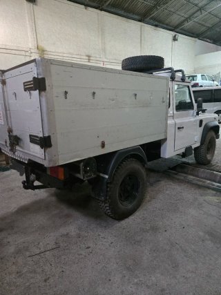 Land Rover Defender 2002
