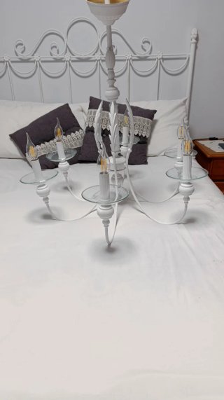 Lámpara de techo blanca y transparente