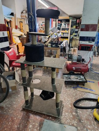 Rascador para gatos de tela y sisal