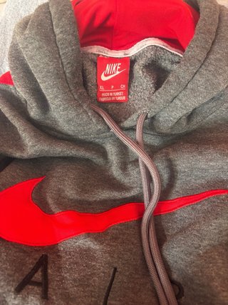 Vendo questa bellissima felpa con cappuccio Nike