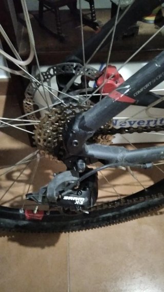 Bicicleta de montaña negra