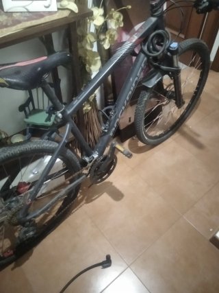 Bicicleta de montaña negra