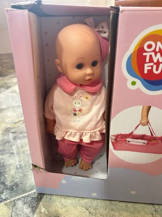 Carrito de muñeca Bébé Léa con accesorios
