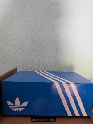 Caja Adidas Originals Ozelia Vacía