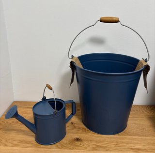 Cubo y regadera Ikea