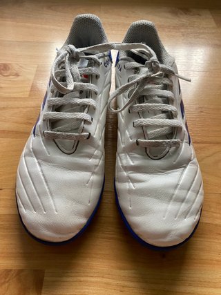 Zapatillas Futbol Adidas multitacos. Talla 35