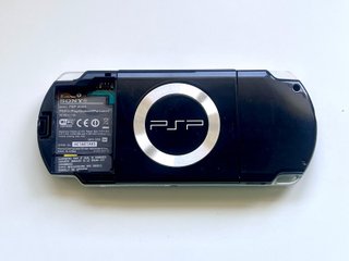 PSP-2004 Negra con Cargador (Piezas/Reparar)