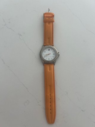 Reloj Tommy Hilfiger Naranja y Plateado