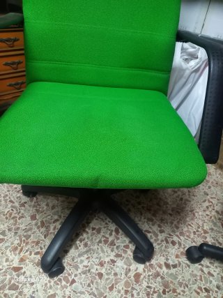 Silla de estudio verde y negra